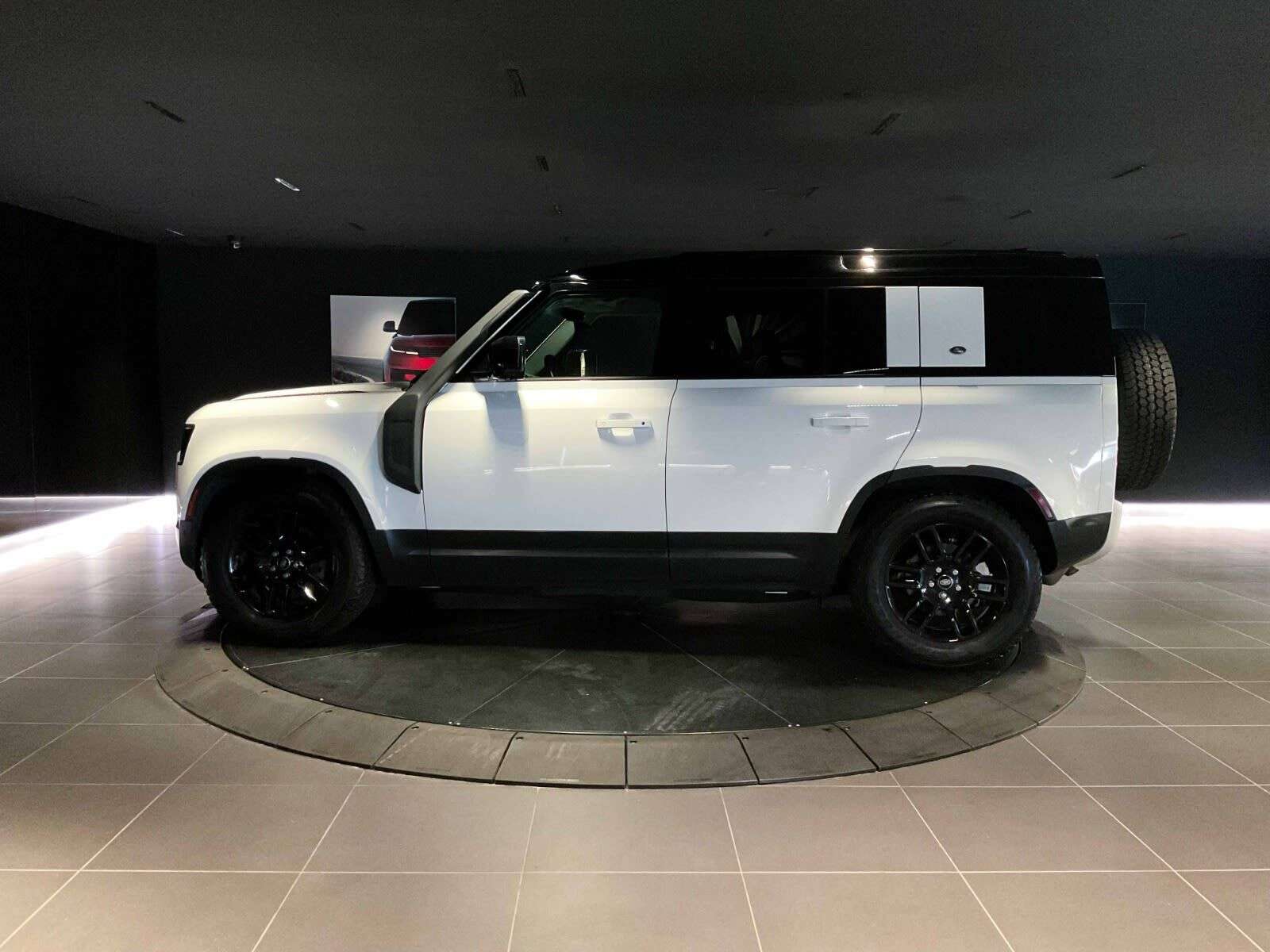 2023 Land Rover Defender S | Navigation | Bluetooth | Heated Seats | Heated alt 5