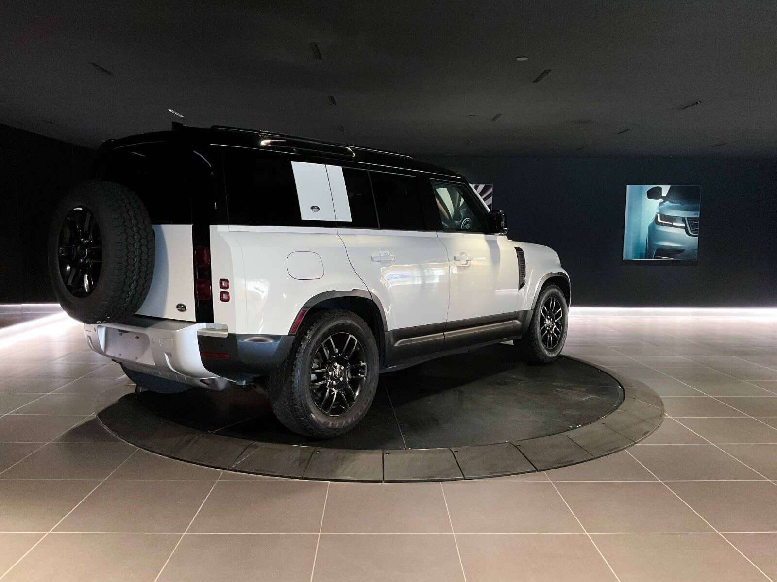 2023 Land Rover Defender S | Navigation | Bluetooth | Heated Seats | Heated thumb 8