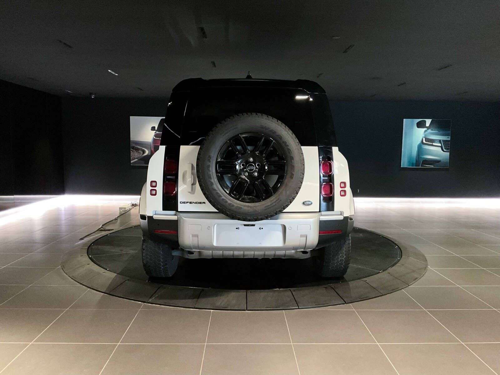 2023 Land Rover Defender S | Navigation | Bluetooth | Heated Seats | Heated thumb 7