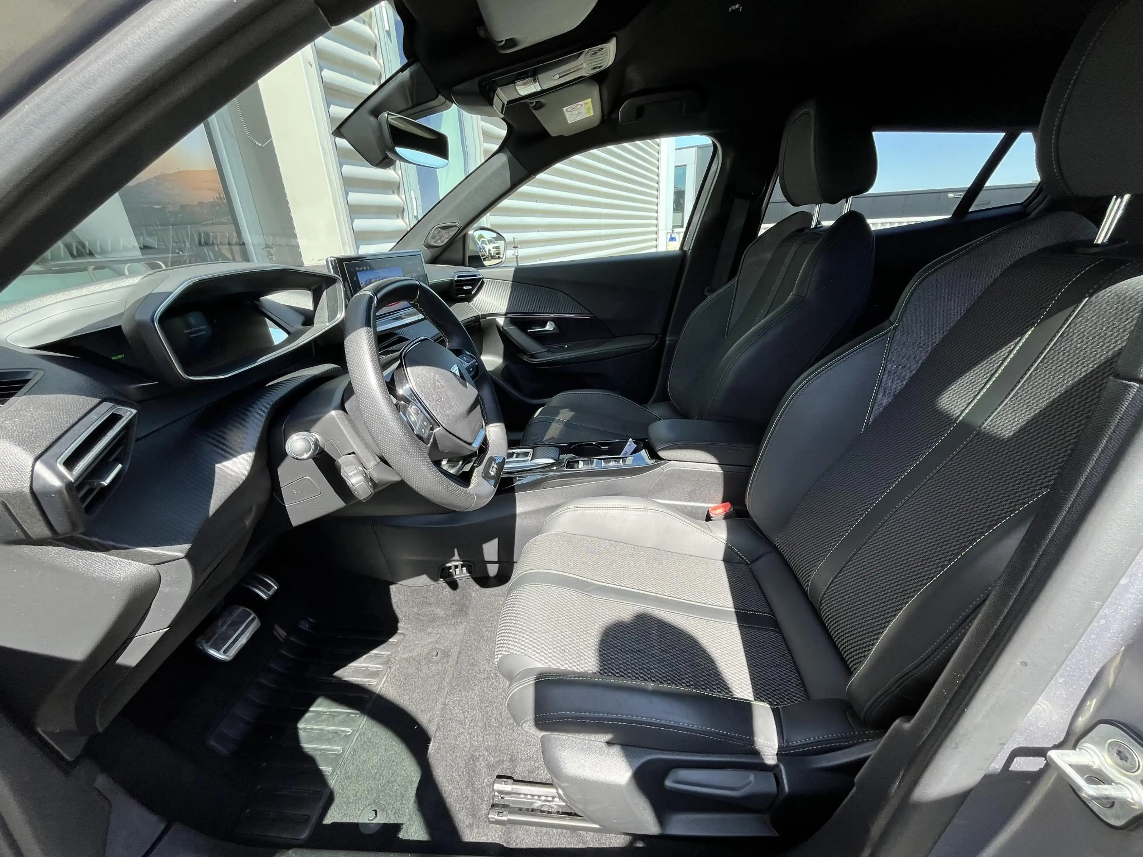 Peugeot e-2008 EV GT 54 kWh | Adaptive Cruise Control | Camera | — photo 9
