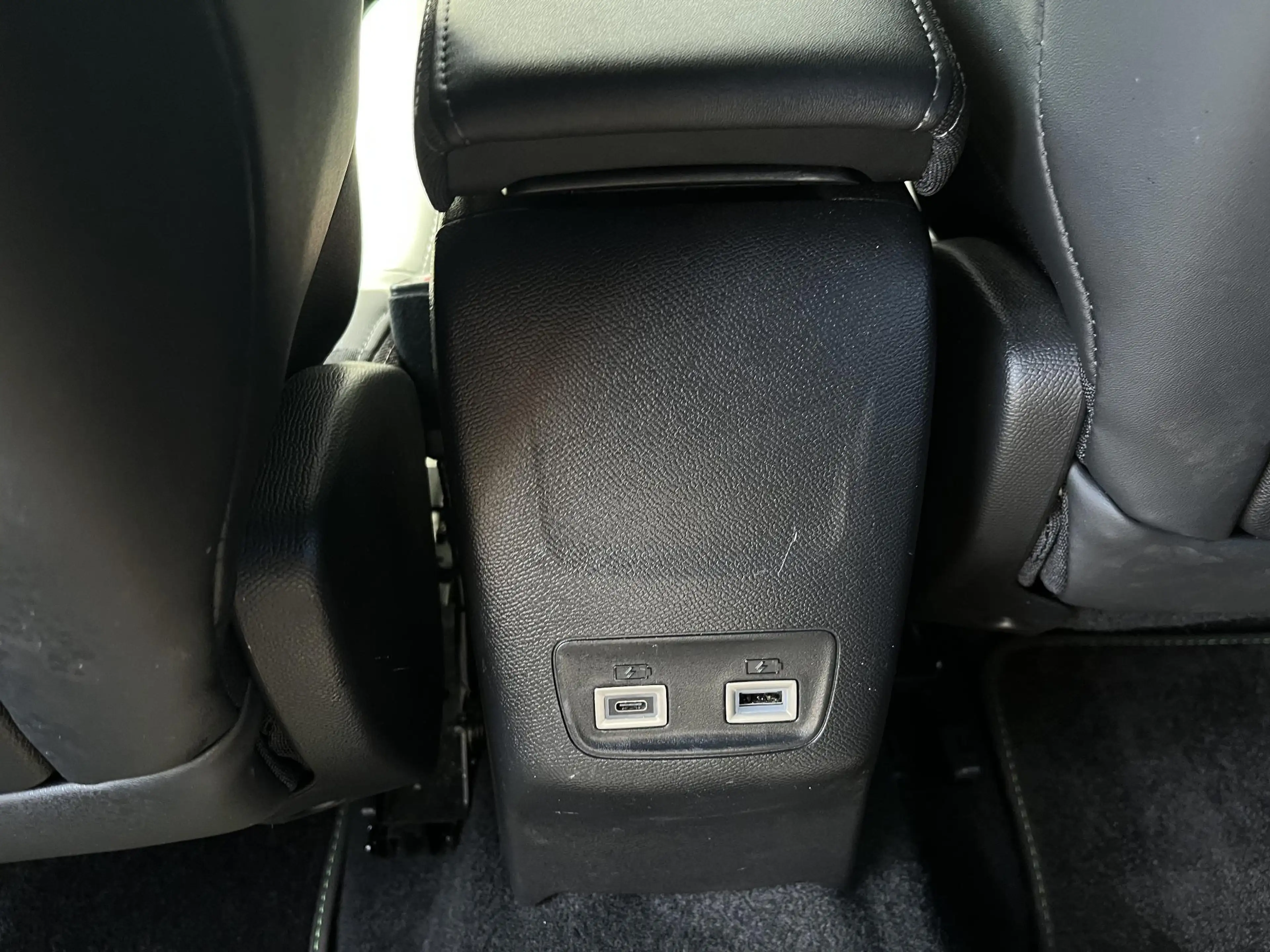 Peugeot e-2008 EV GT 54 kWh | Adaptive Cruise Control | Camera | — photo 12