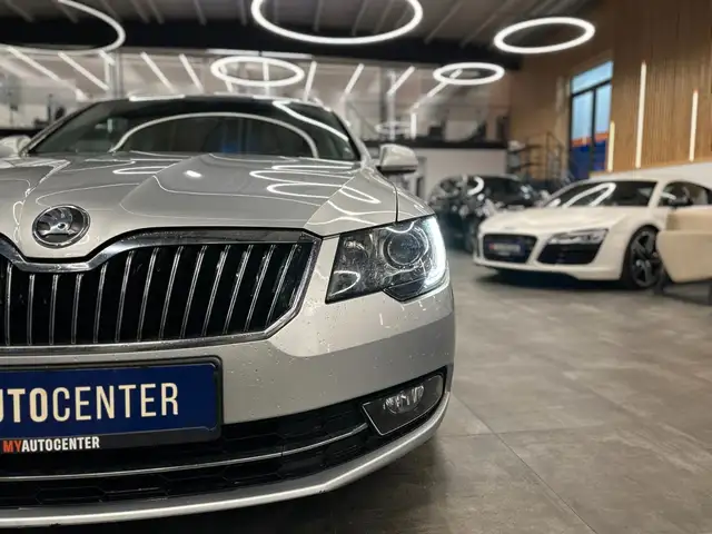 Skoda Superb view 3