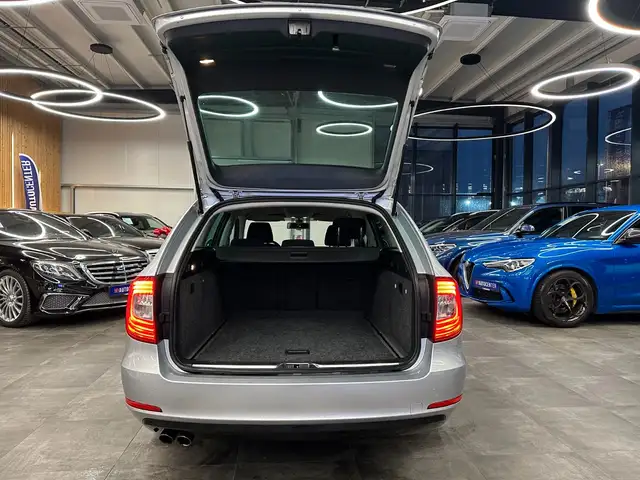 Skoda Superb view 8