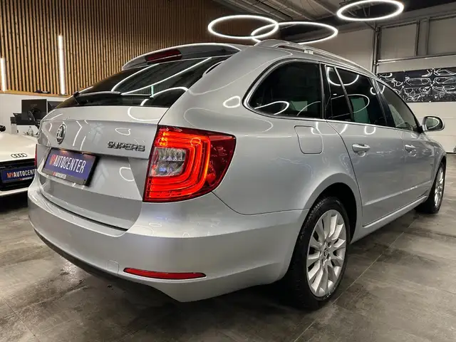 Skoda Superb view 5