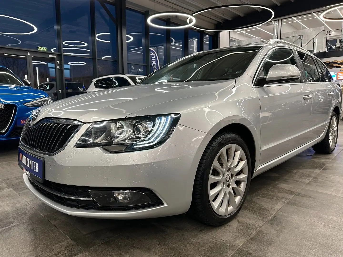 Skoda Superb Combi Exclusive *Xenon*PDC*Klima*DAB*Navi Stříbrná - 2