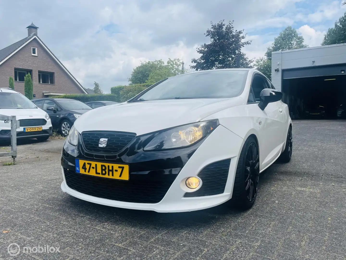 SEAT Ibiza SC 1.4 TSI Cupra Bocanegra Automaat / 200PK / Milt Wit - 1
