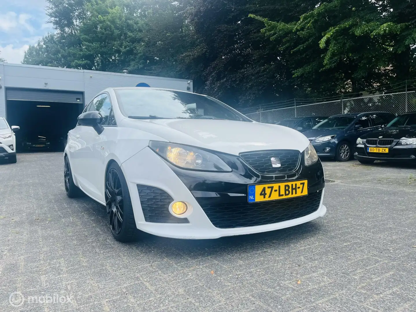 SEAT Ibiza SC 1.4 TSI Cupra Bocanegra Automaat / 200PK / Milt Wit - 2
