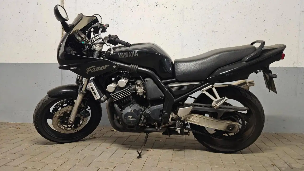 Yamaha FZS 600