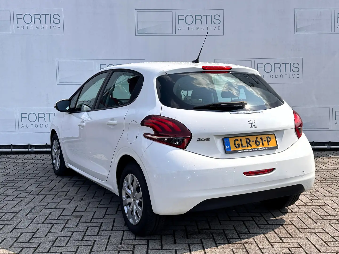 Peugeot 208 1.2 PureTech Signature AUTOMAAT | CARPLAY | AIRCO Wit - 2