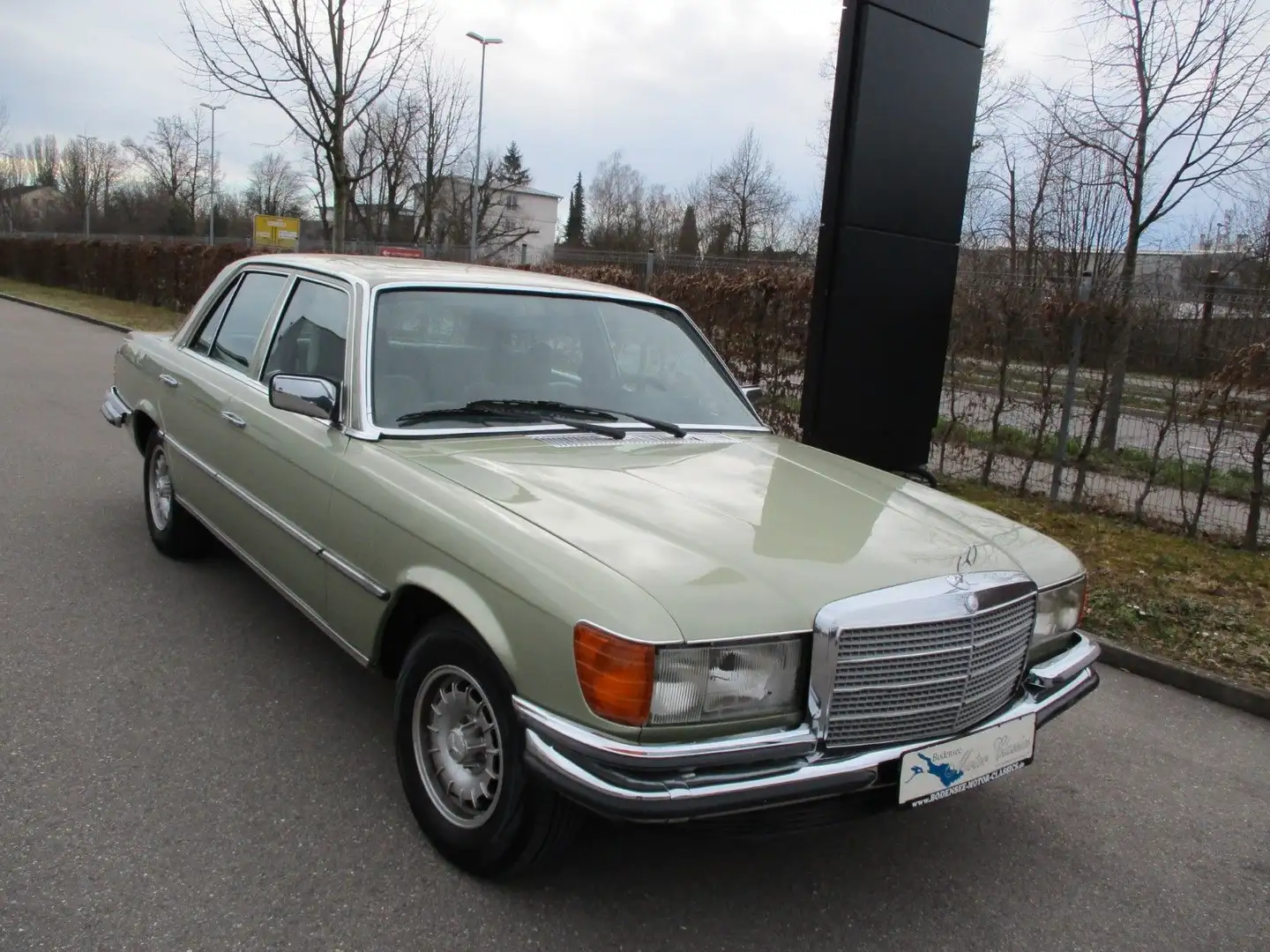 Mercedes-Benz 280 SE,KLIMA,4el.FH,Automat,SD,160tkm,Scheckheft Stříbrná - 2