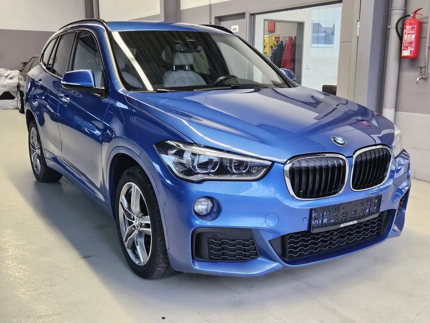 BMW X1 xDrive 20 d M Sport Blau - 1