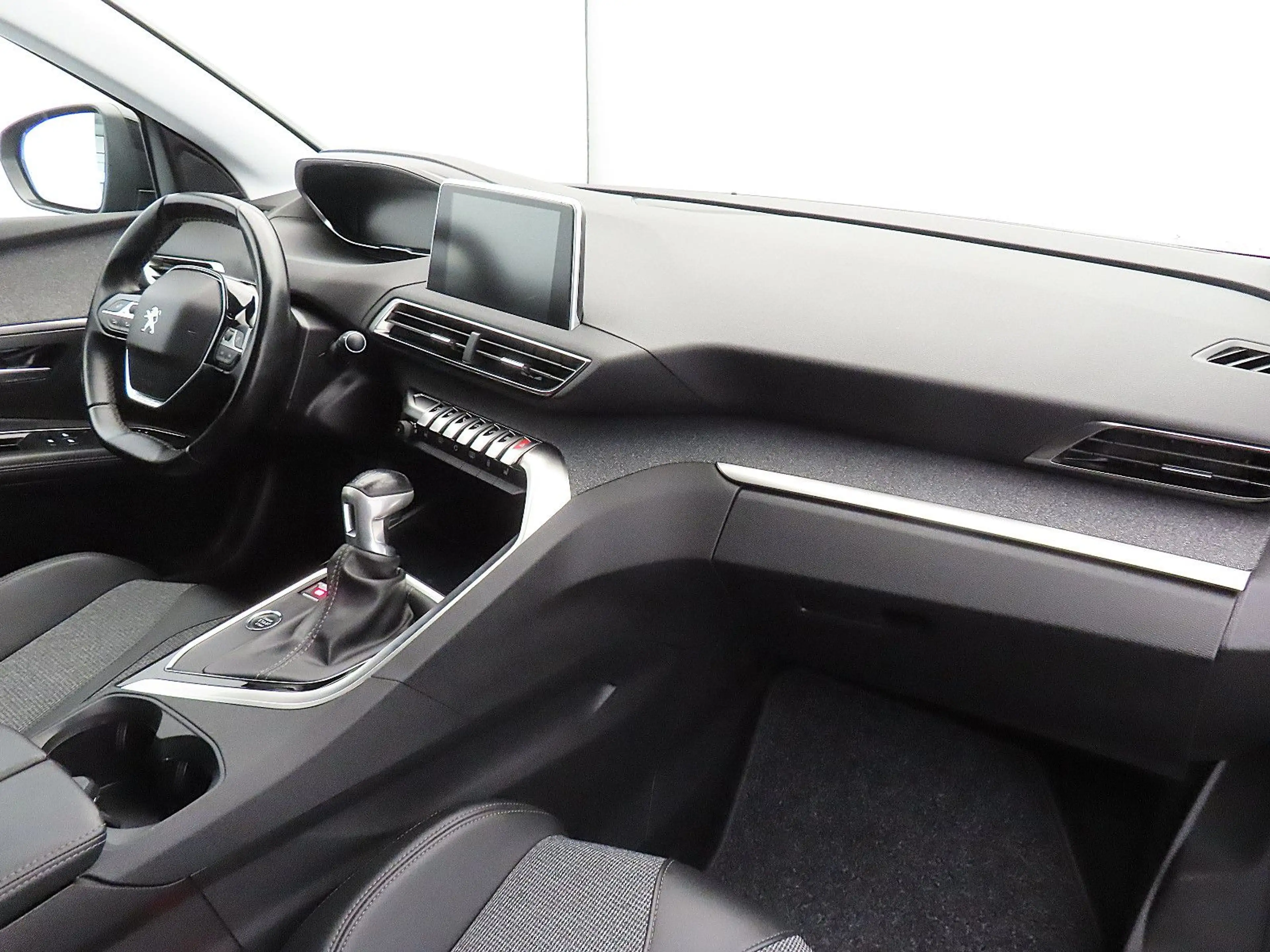 Peugeot 5008 Allure *AHK / 7-Sitzer / LED / Kamera* — photo 12
