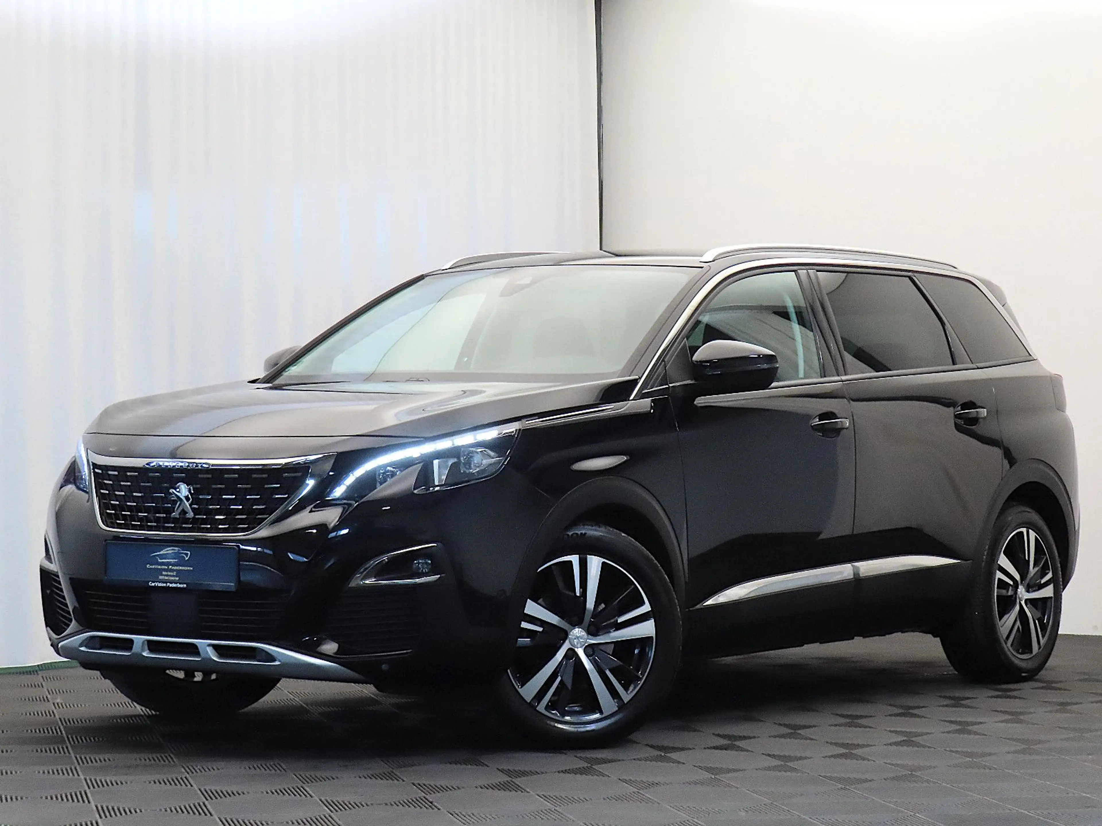 Peugeot 5008 Allure *AHK / 7-Sitzer / LED / Kamera*