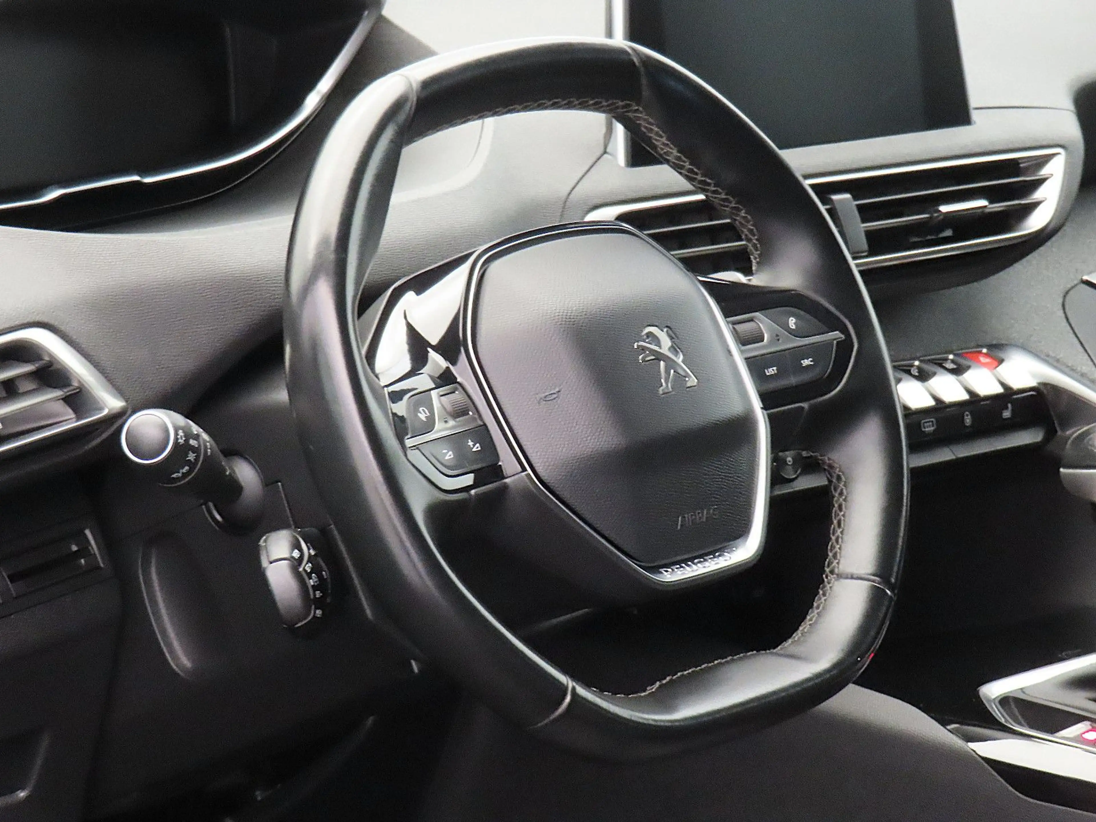 Peugeot 5008 Allure *AHK / 7-Sitzer / LED / Kamera* — photo 13
