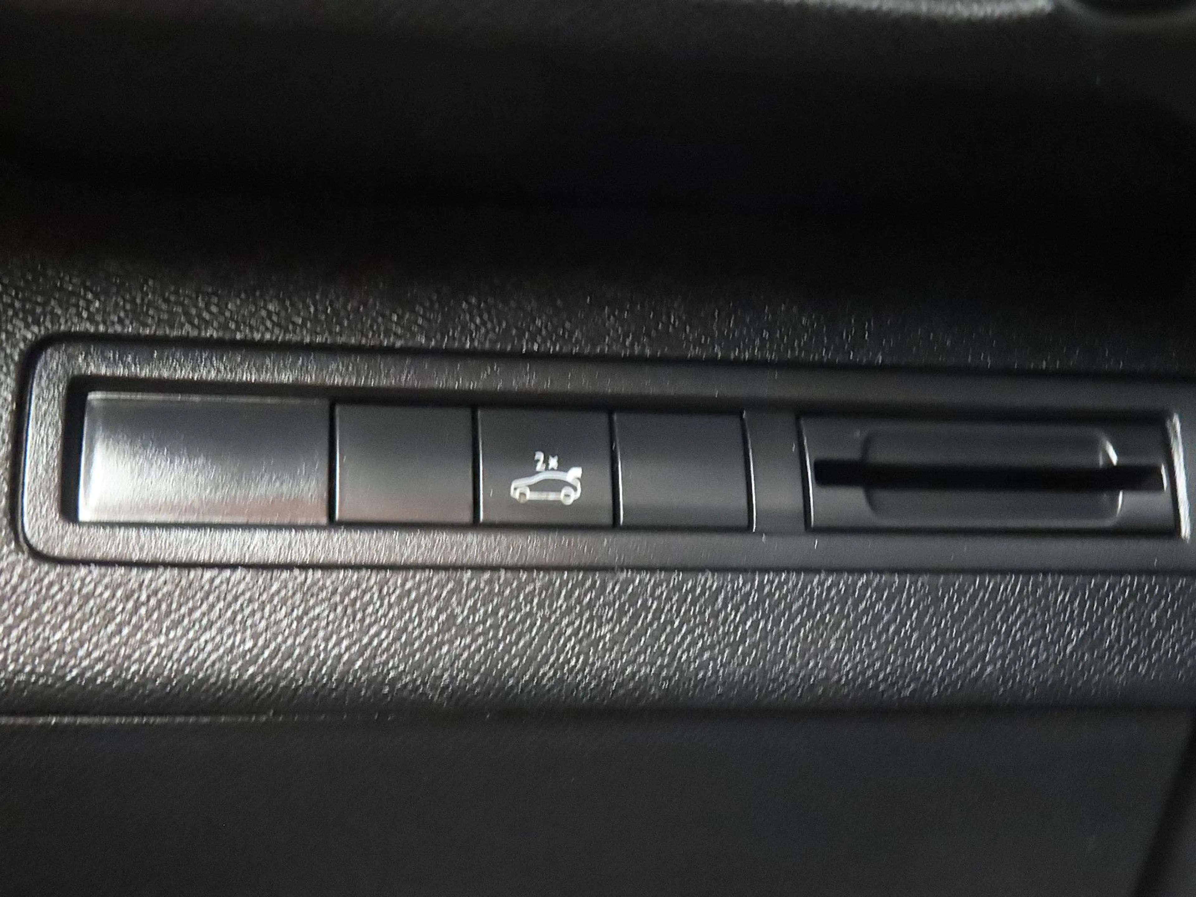 Peugeot 5008 Allure *AHK / 7-Sitzer / LED / Kamera* — photo 15