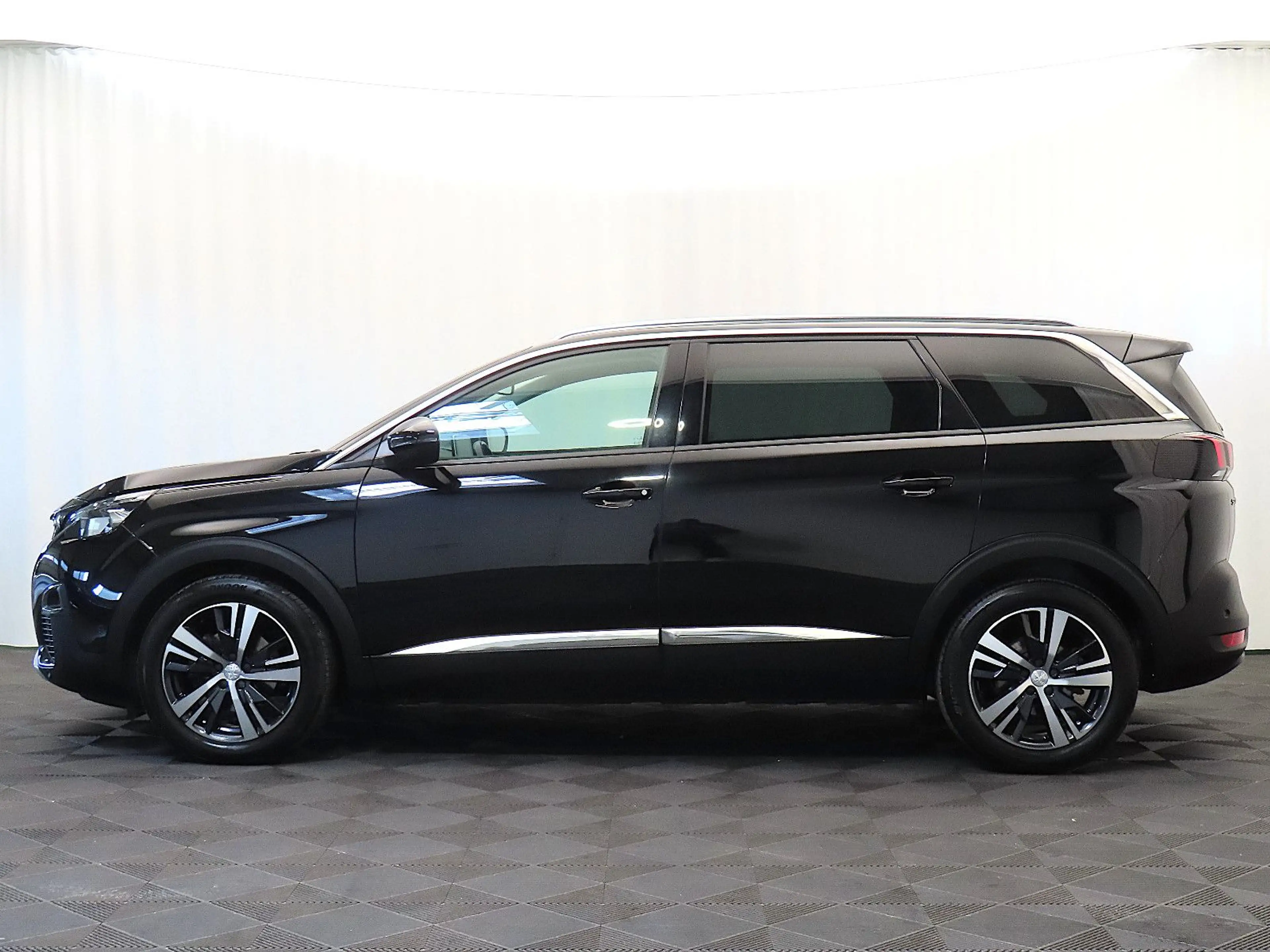 Peugeot 5008 Allure *AHK / 7-Sitzer / LED / Kamera* — photo 3