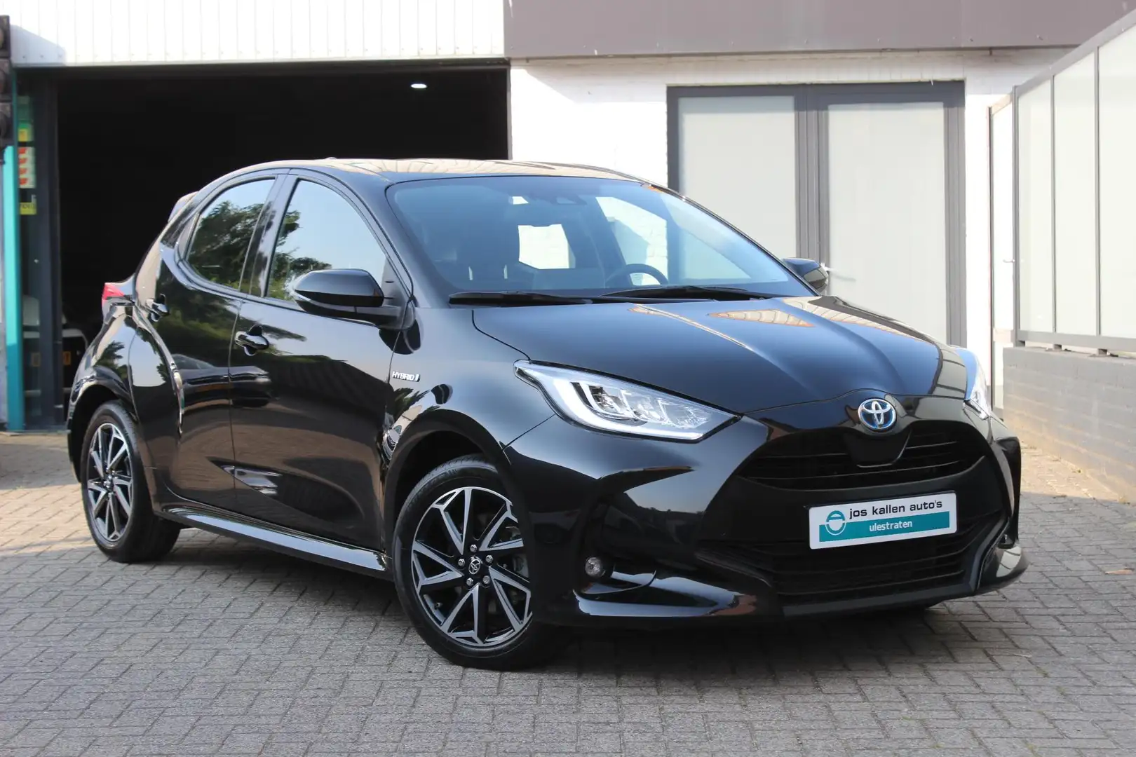 Toyota Yaris 1.5 Hybrid Dynamic Camera, Carplay, Privacy Glass, - 1