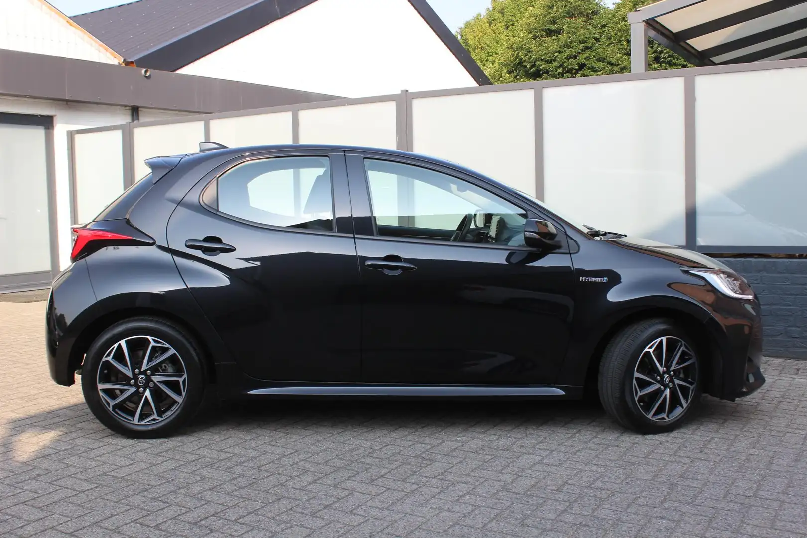 Toyota Yaris 1.5 Hybrid Dynamic Camera, Carplay, Privacy Glass, - 2