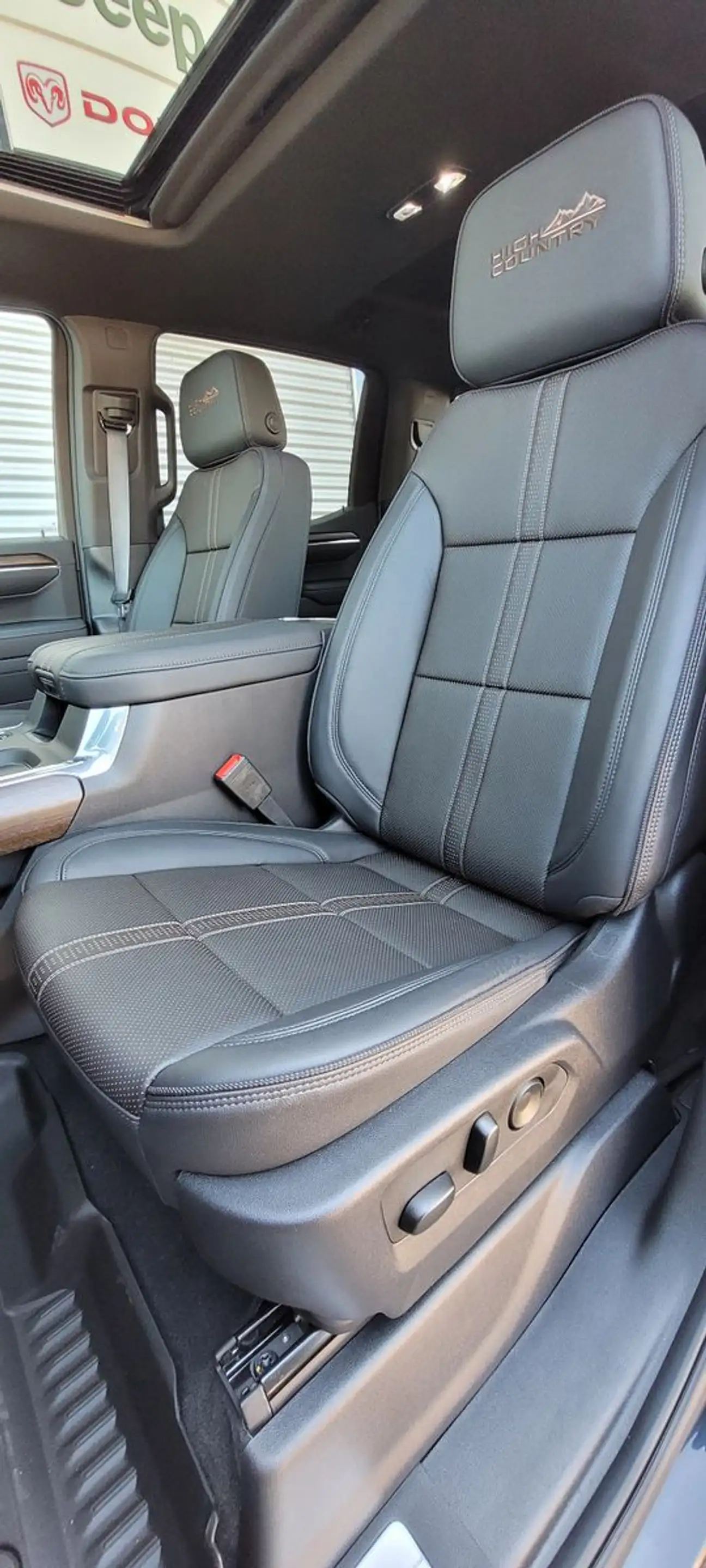 Chevrolet Silverado HIGH COUNTRY 6.2L V8 AWD — photo 14