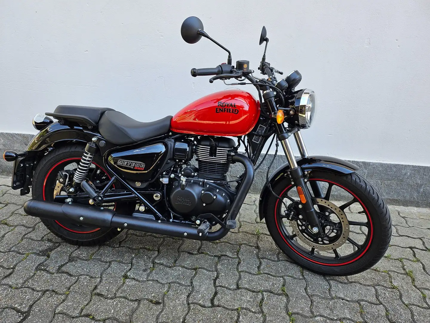Royal Enfield Meteor 350 ABS Rot - 2