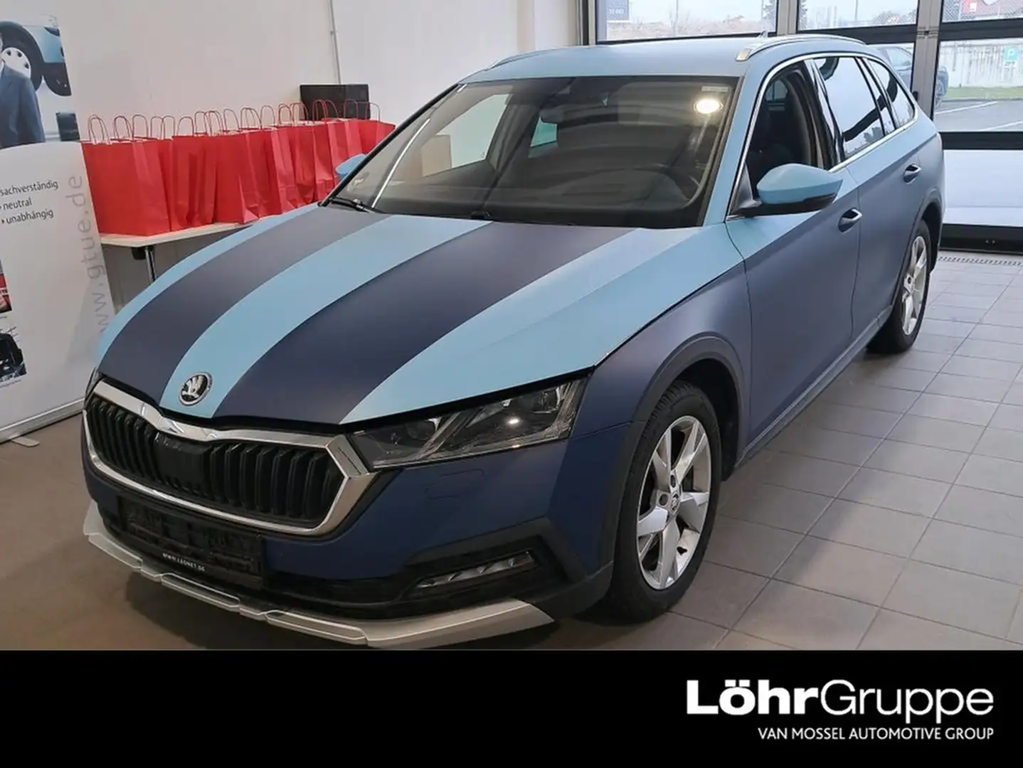 Skoda Octavia Combi 2.0 TDI DSG 4x4 Scout AHK, Navi Weiß - 1