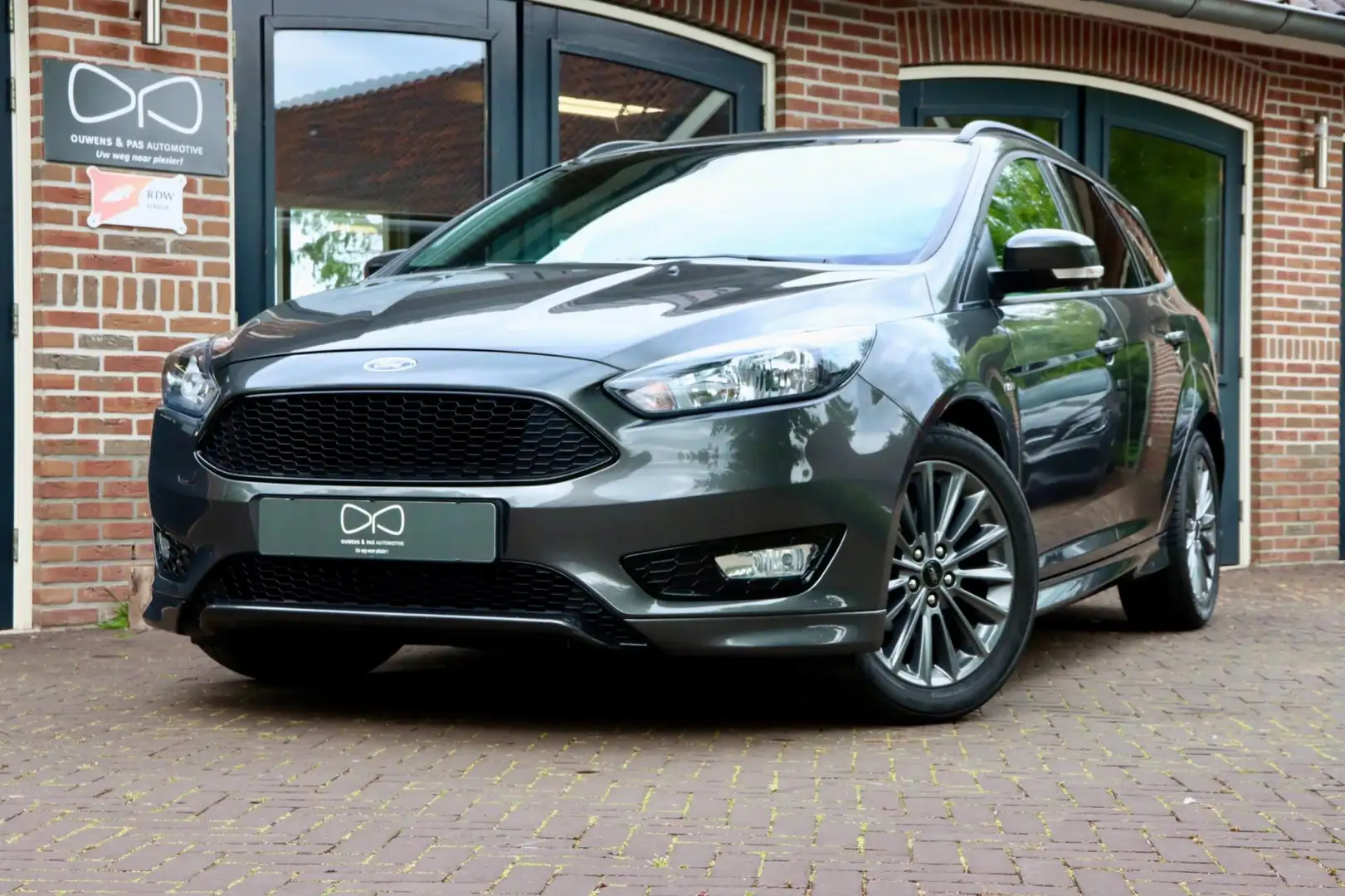 Ford Focus Wagon 1.0 ST-Line | 1E EIGENAAR | CARPLAY | STUURW Grau - 1