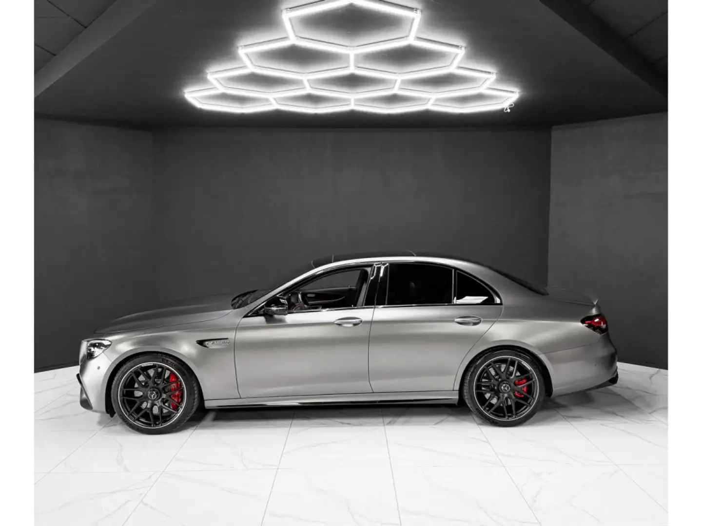 Mercedes-Benz E 63 AMG S 4.0 V8 4MATIC+ Sedan Gris - 2