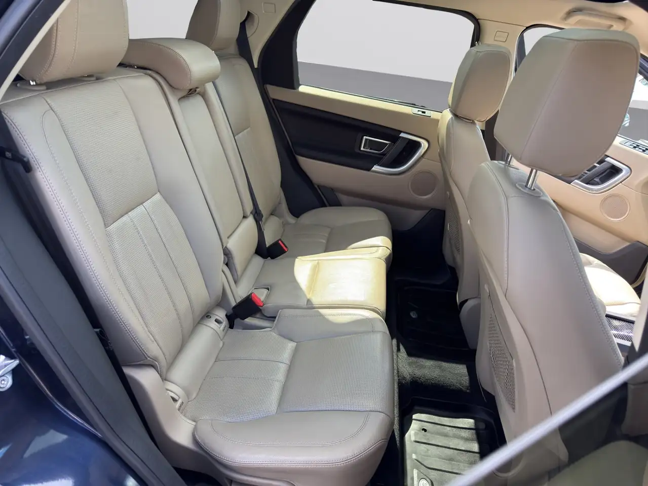 Land Rover Discovery Sport снимка Land Rover Discovery Sport