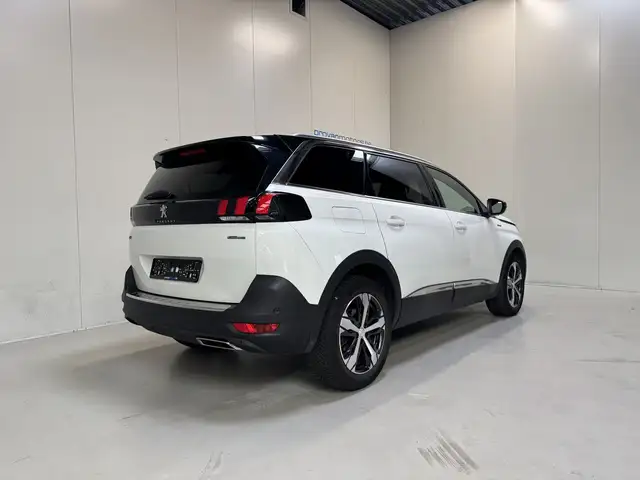 Peugeot 5008 view 3