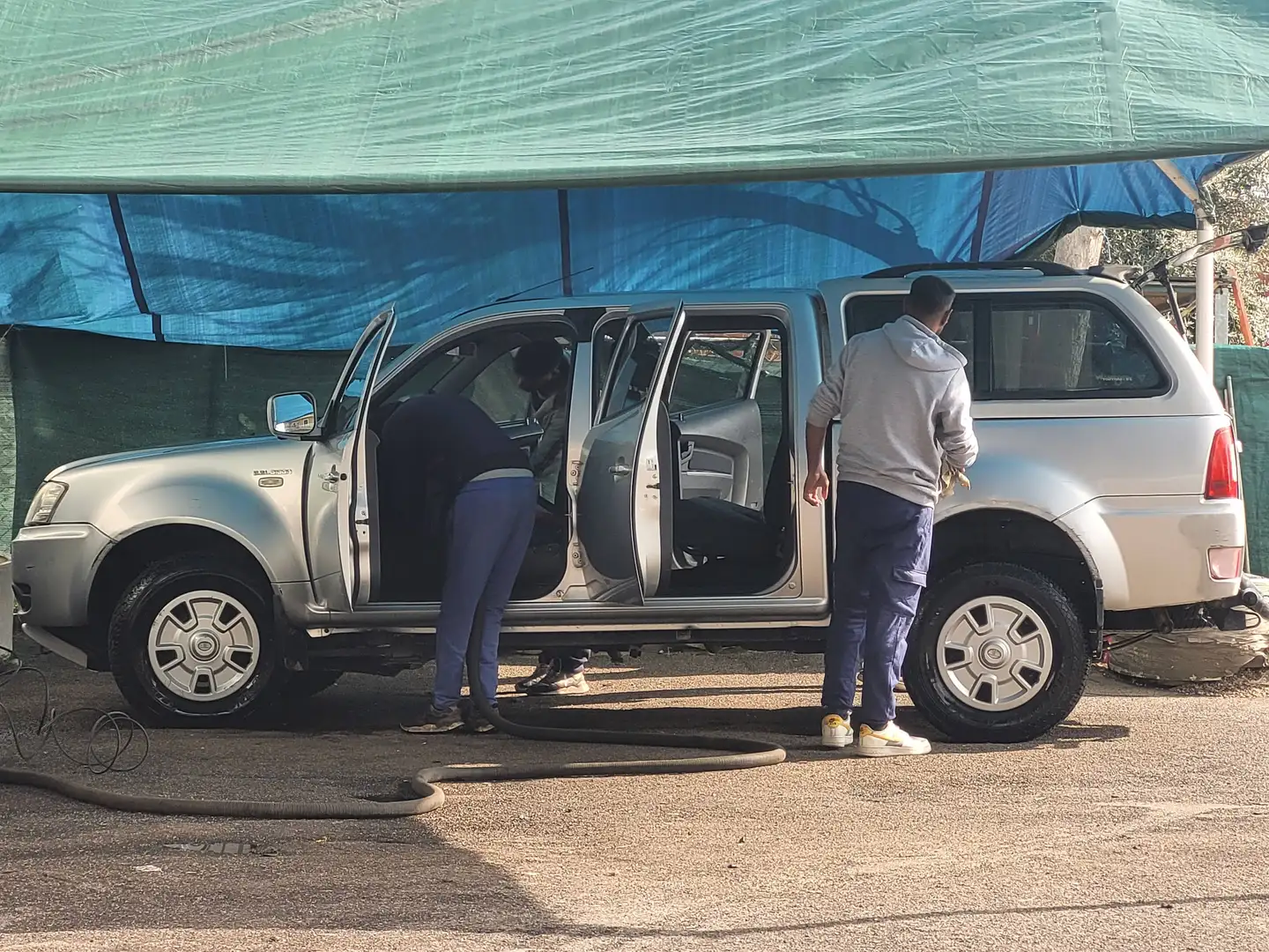 Tata Pick-Up 4 porte Silber - 1