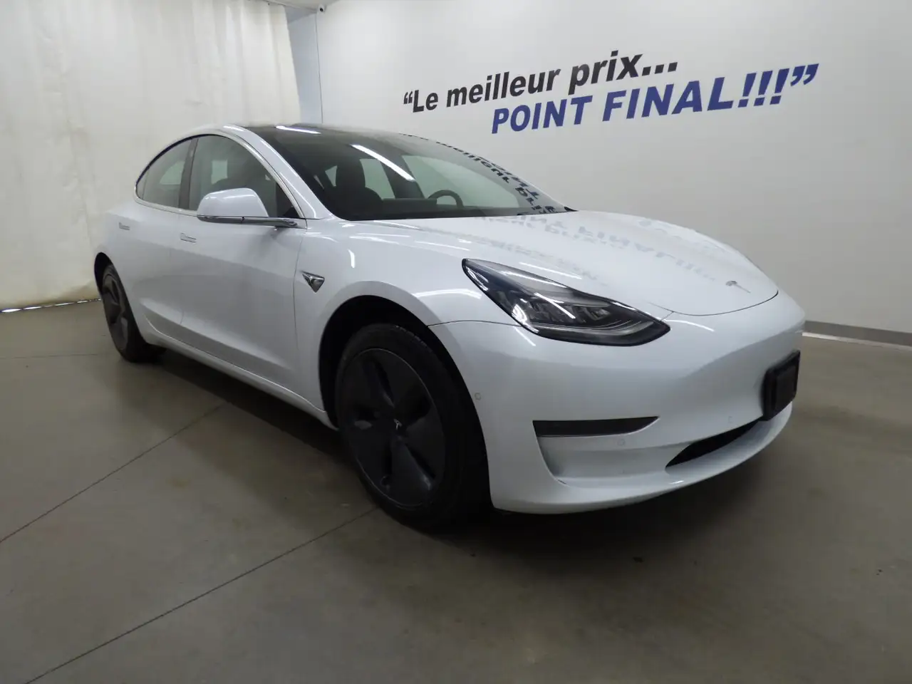 Tesla Model 3 снимка Tesla Model 3