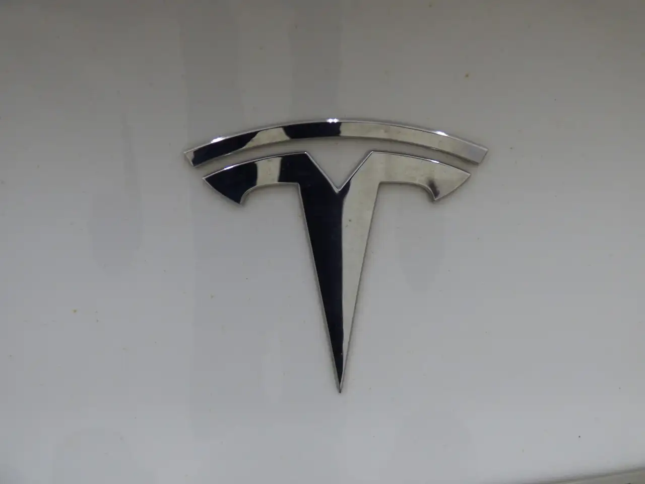 Tesla Model 3 снимка Tesla Model 3