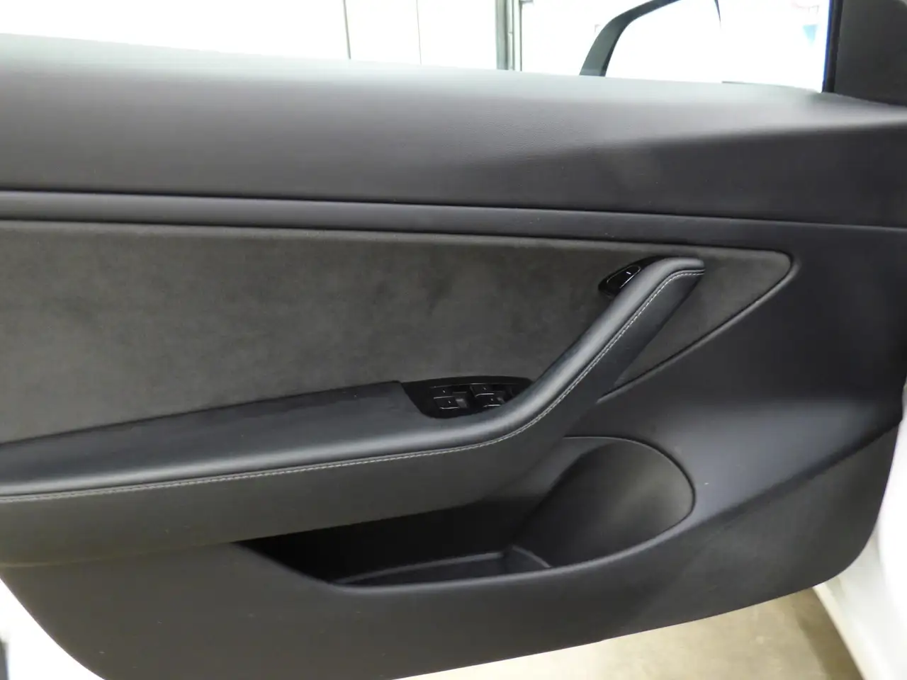 Tesla Model 3 снимка Tesla Model 3