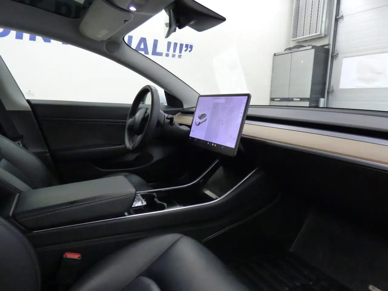 Tesla Model 3 снимка Tesla Model 3