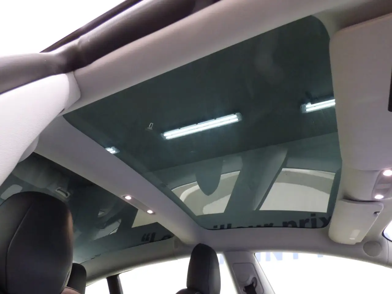 Tesla Model 3 снимка Tesla Model 3