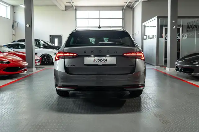 Skoda Octavia view 7