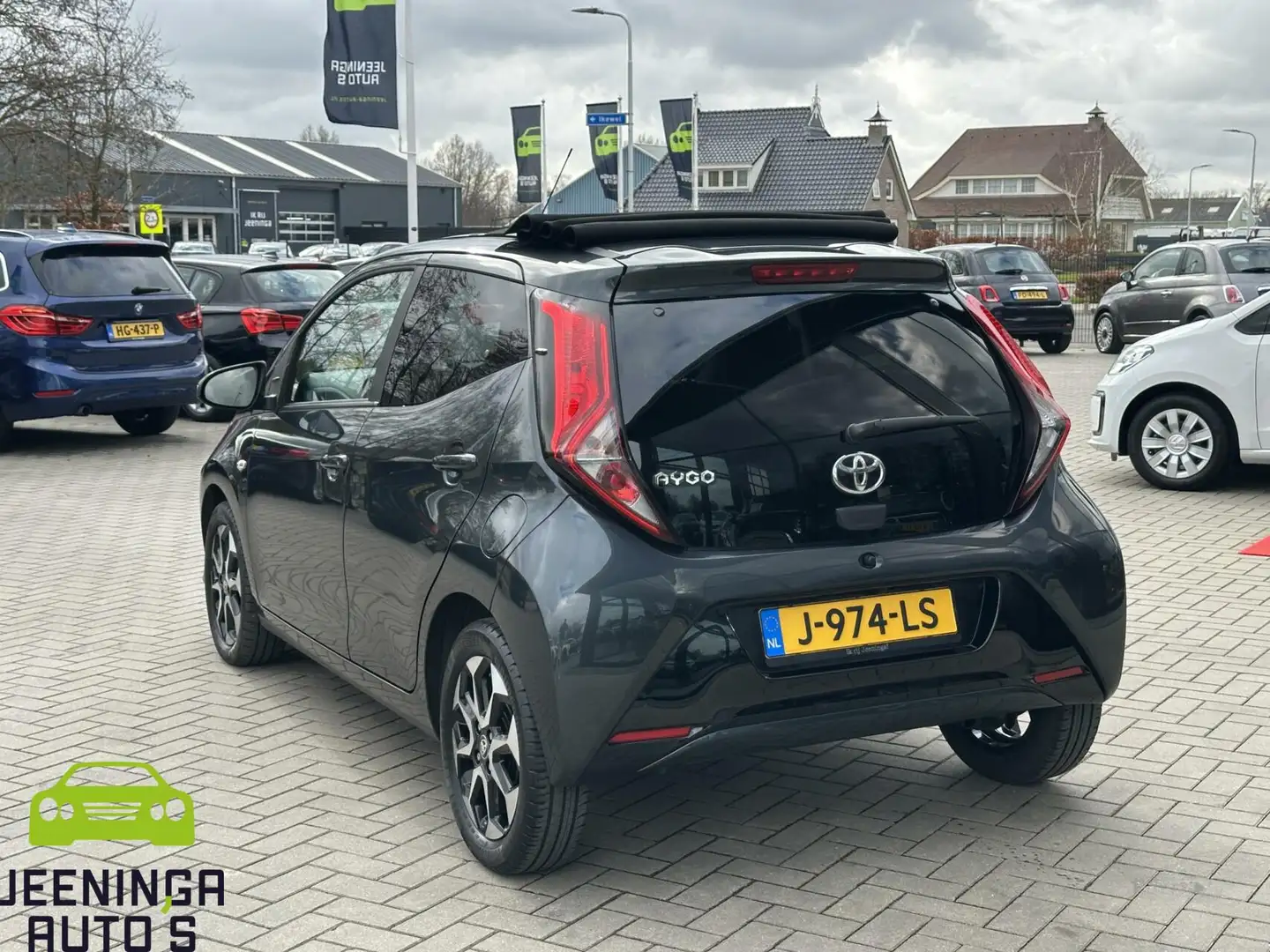 Toyota Aygo 1.0 VVT-i x-joy cabrio | Apple carplay | Camera Grijs - 2