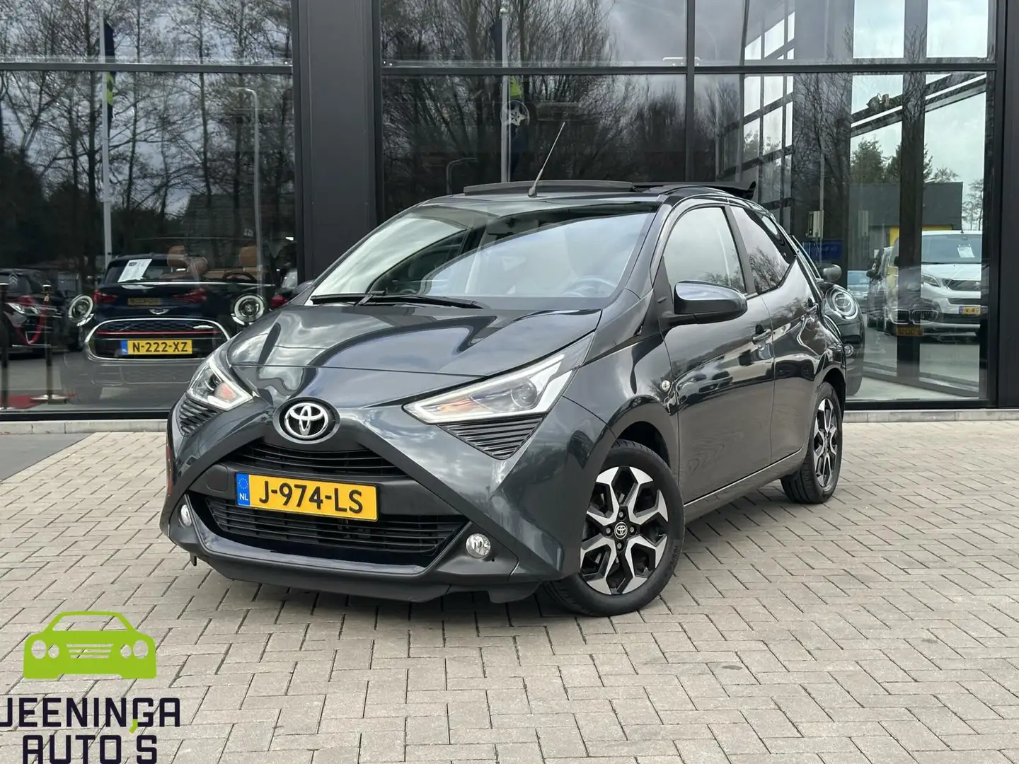Toyota Aygo 1.0 VVT-i x-joy cabrio | Apple carplay | Camera Grijs - 1