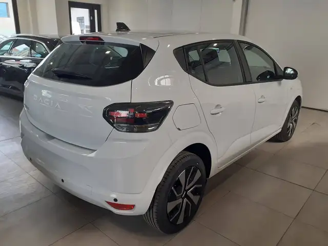Dacia Sandero view 3
