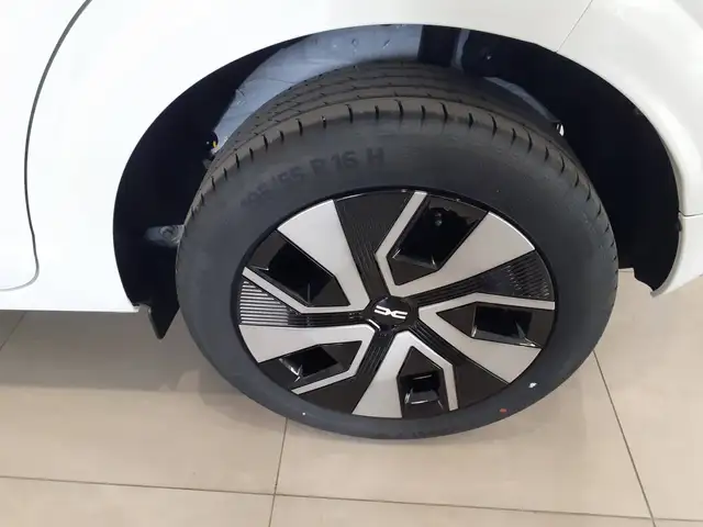 Dacia Sandero view 5