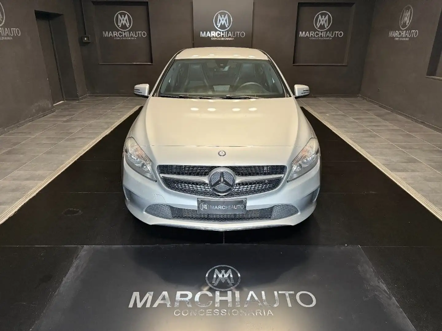 Mercedes-Benz A 160 d Business Srebrny - 2