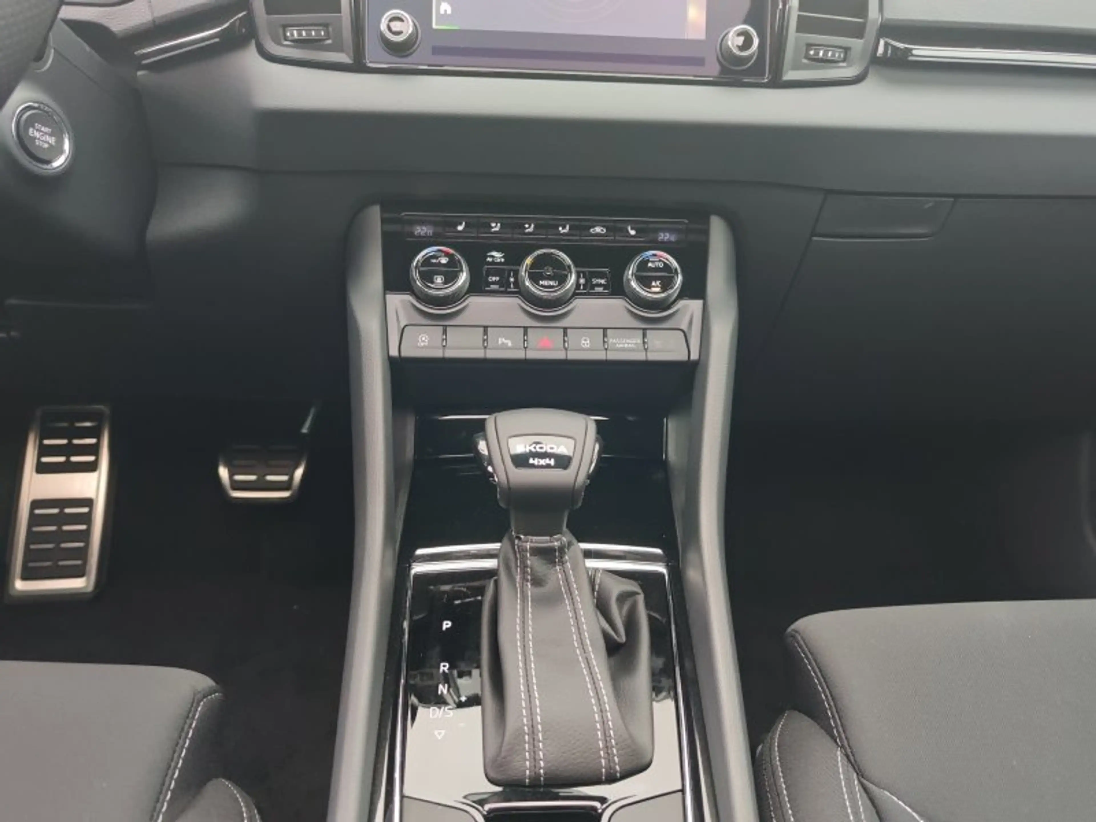 Skoda Karoq Sportline 2,0TDI DSG 4x4 Pano/4*J.Gar/aAHK/Navi — photo 11