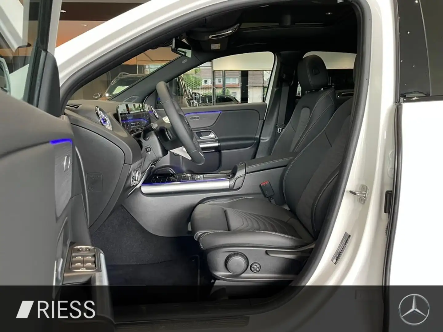 Mercedes-Benz GLA 200 PROGRESSIVE+PANO+DISTR+MULTIBEAM+KEYLESS Bianco - 2