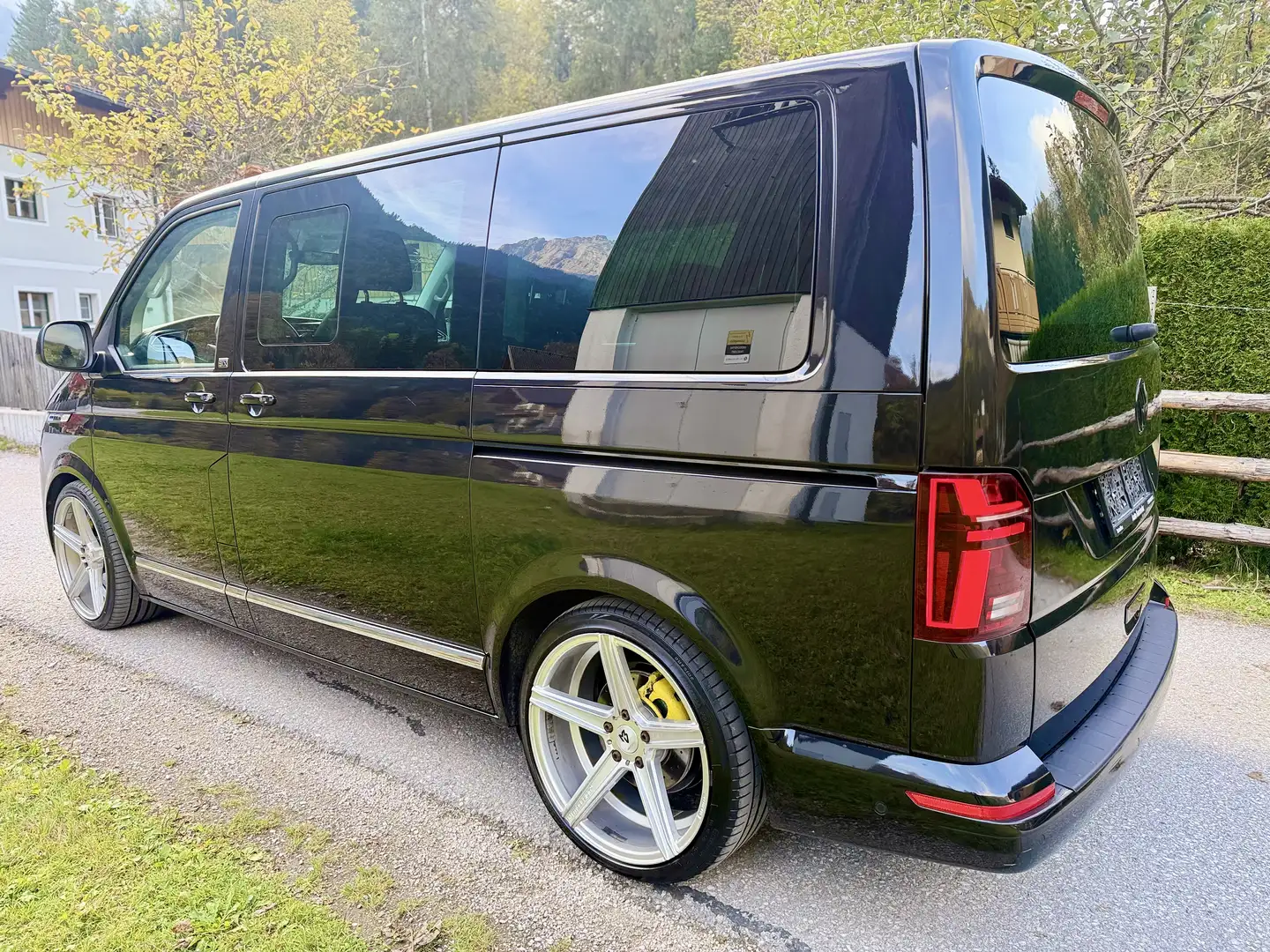 Volkswagen T6.1 Multivan 4MOTION Generation Six 2 Schiebetür. Led 20 Zoll MFL Kamera AHK PDC Schwarz - 2