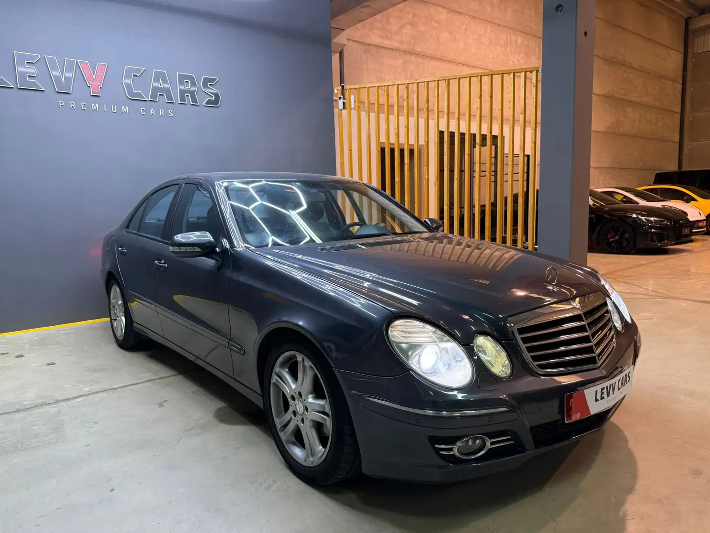 Mercedes-Benz E 300 300BlueTec Avantgarde Aut. Blau - 2
