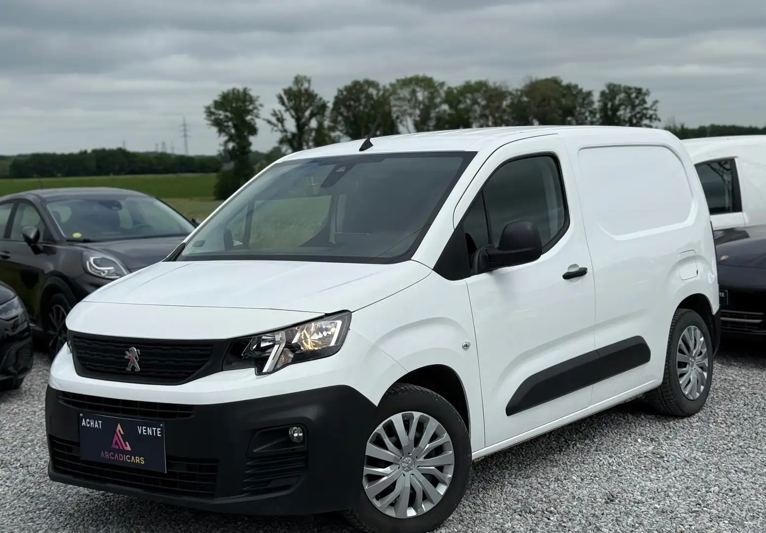 Peugeot Partner 59000 KM !! - CAR PLAY - CRUISE CONTROL - 3 PLACES Blanc - 1