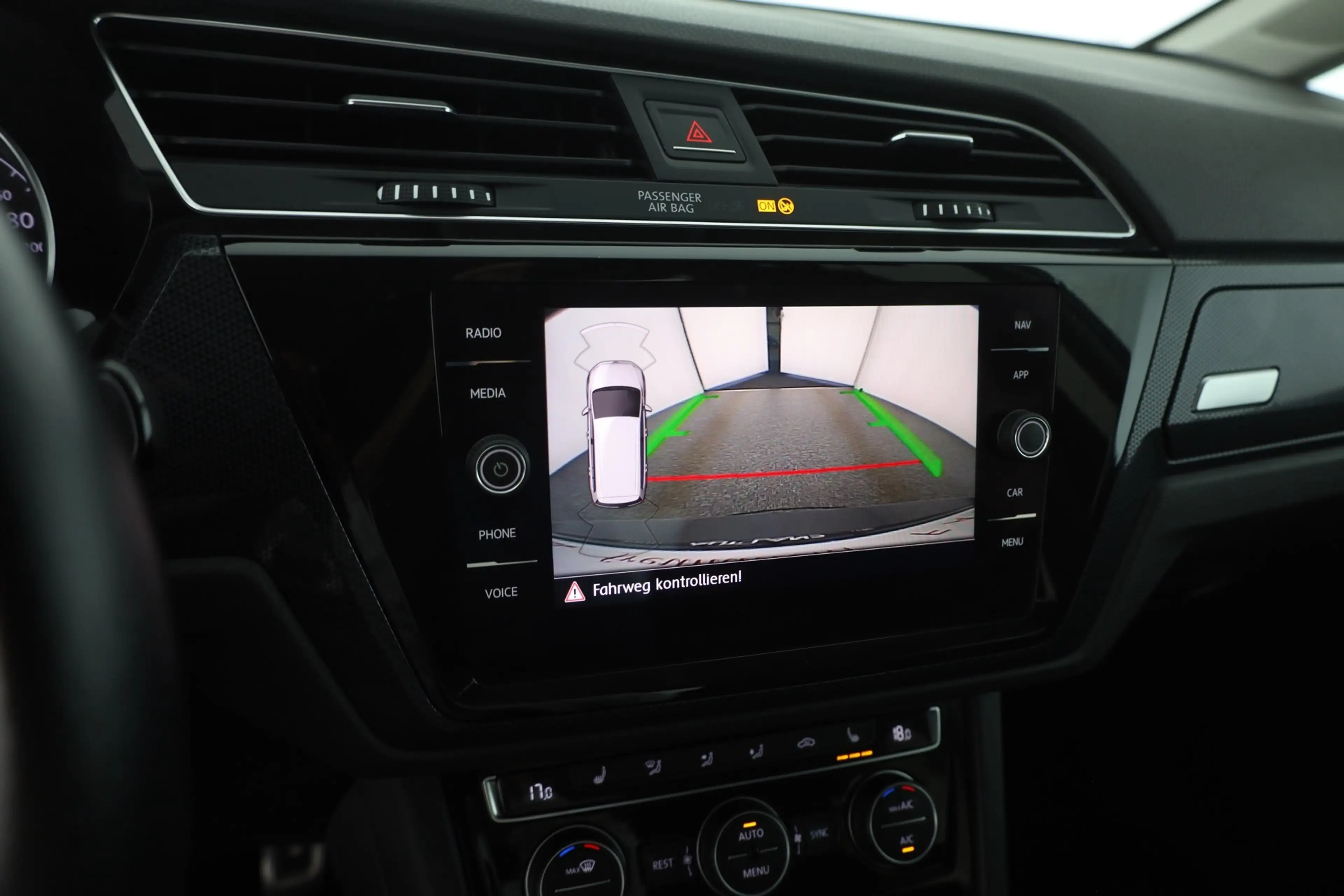 Volkswagen Touran 2.0 TDI United 7-Sitzer LED Navi ACC — photo 28