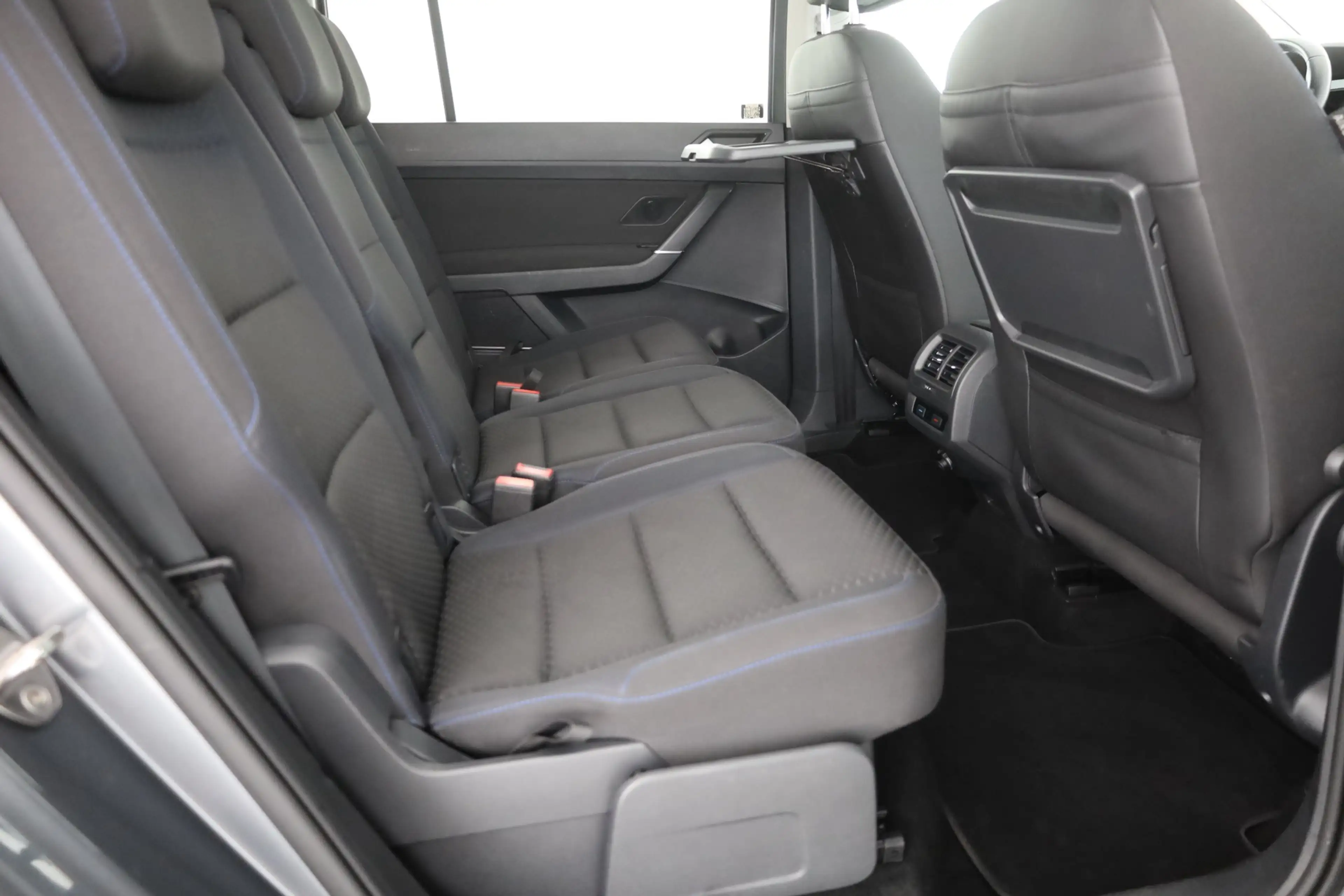 Volkswagen Touran 2.0 TDI United 7-Sitzer LED Navi ACC — photo 25