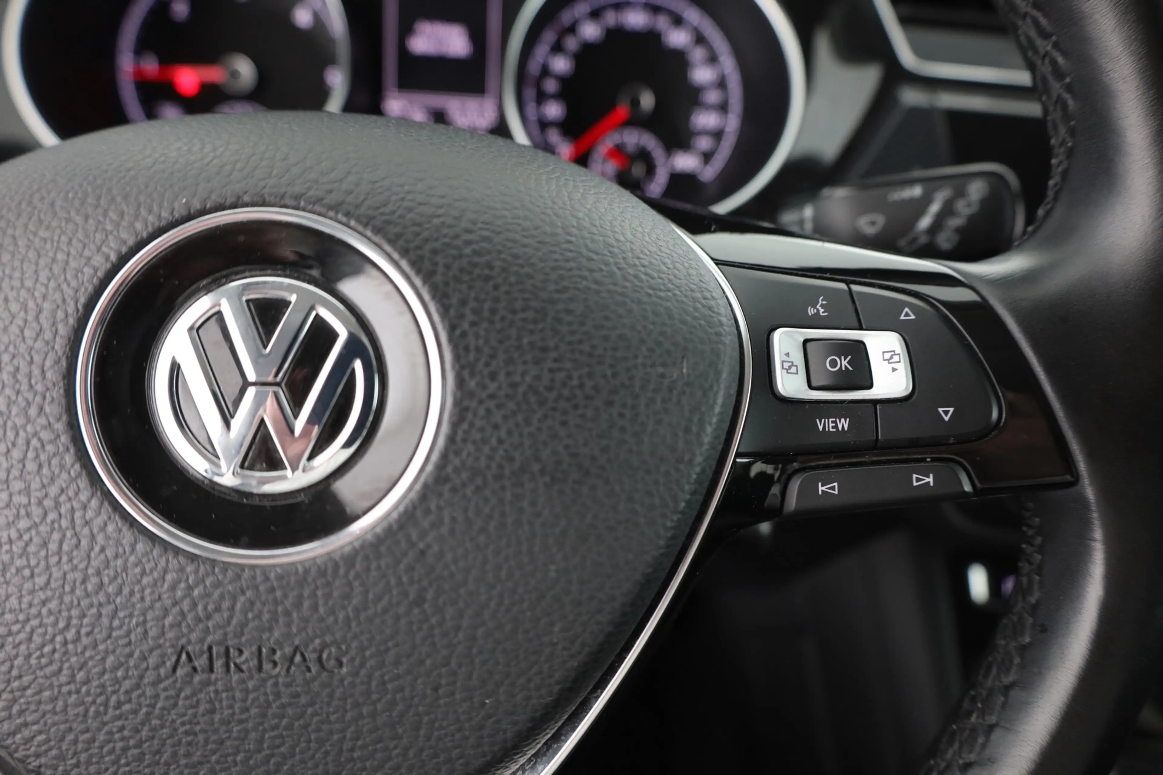 Volkswagen Touran 2.0 TDI United 7-Sitzer LED Navi ACC — photo 17