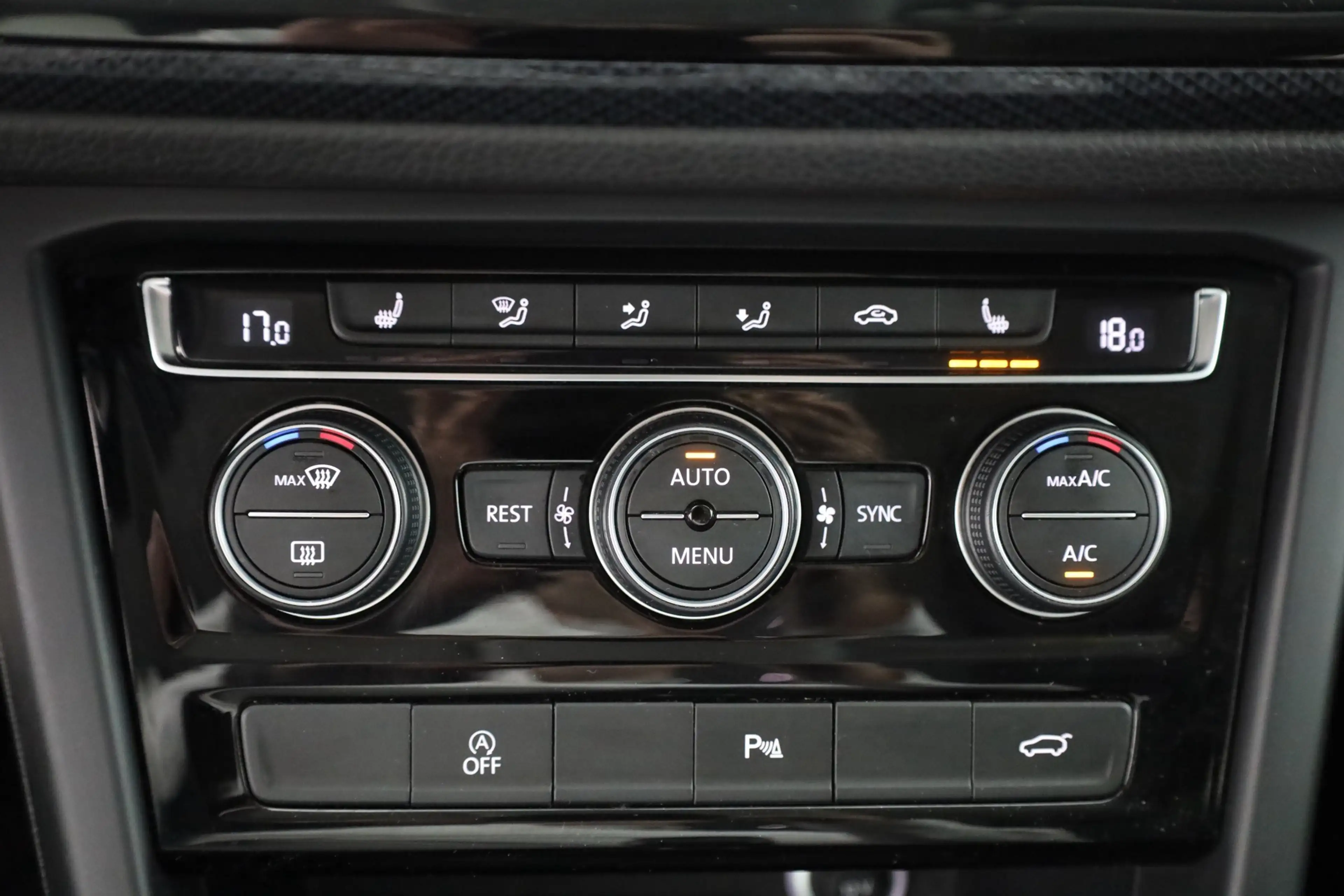 Volkswagen Touran 2.0 TDI United 7-Sitzer LED Navi ACC — photo 12